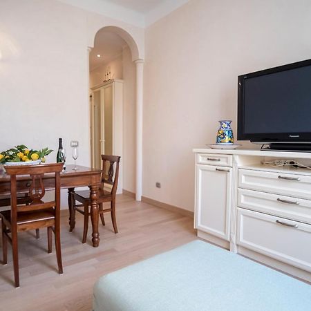 Noliday Suite Riviera Luxury Sea Flat Extérieur photo